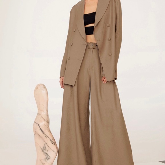 Jacket + Pant Suit. Oversized double breasted blazer w/ wide legged belted pants - Picture 4 of 8